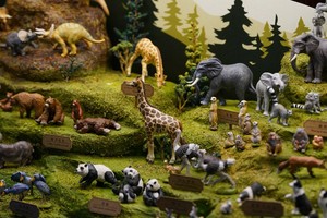 รูปแกะสลักเรซินไดโนเสาร์สมัยใหม่แบบทำมือ-ของสะสมในสวนขวดแก้วขนาดเล็ก - Product Image 2