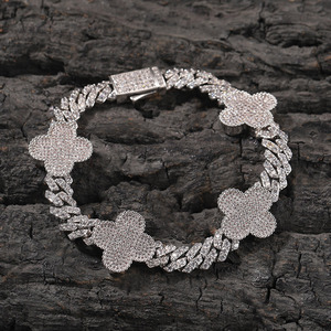 Pulsera Cubana de Trébol de Cuatro Hojas con Eslabones Cubanos y Dijes de Flores en Piedras de Moissanita, Cadena de Tenis - Product Image 1