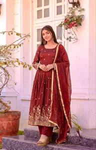 ชุดเดรส Anarkali ผ้าไหมสำหรับผู้หญิงแบบใหม่ล่าสุด ตกแต่งด้วยงานปักเลื่อมเต็มตัว ทรงบานสวย - Product Image 3