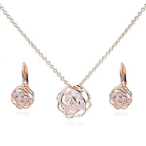 Ciondolo e Catena in Oro 18kt Bianco, Giallo e Rosa con Orecchini in Zirconia Cubica da 2ct Inclusi nella Categoria Piatti e Vassoi - Product Image 1