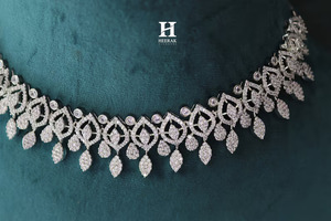 Juego de Joyería Nupcial de Lujo con Diamantes Cultivados en Laboratorio, Collar Redondo de Oro Blanco con Pendientes a Juego, Certificado IGI - Product Image 5