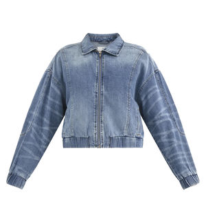 Veste en jean délavée pour femme à manches bouffantes, coupe ajustée, style vintage et tendance - Product Image 2