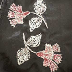 Service OEM de haute qualité pour vestes universitaires brodées pour femmes, fabrication à faible MOQ avec artisanat de qualité supérieure - Product Image 6