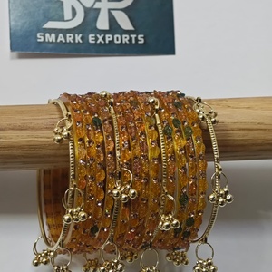 Juego de Brazaletes de Cristal Naranja Cachemir Premium con Incrustaciones de Cristal y Adornos Dorados Tradicionales para Novia, 16 Piezas - Product Image 4