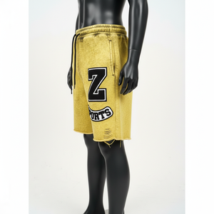 Shorts en molleton de coton premium 320 GSM, lavage à l'acide, jaune vintage, streetwear avec patch en chenille, logo personnalisé - Product Image 3