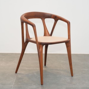 Chaise de salle à manger en bois de style nordique italien moderne avec dossier rembourré et accoudoirs pour hôtel, appartement, salle à manger PISANO - Product Image 5
