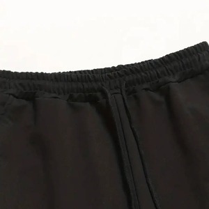 Survêtement en coton uni de qualité supérieure, confectionné avec un tissu respirant de haute qualité offrant une texture douce, une sensation légère et un style décontracté. - Product Image 6