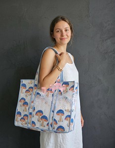 Sac fourre-tout matelassé en coton imprimé artisanal avec motif champignon fantaisie, fermeture éclair pour femme, haute qualité - Product Image 3