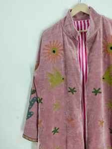 Chaqueta Kimono Larga Suzani Bordada a Mano en Terciopelo, Abrigo de Terciopelo Hecho a Mano para Mujer, Chaqueta Larga Boho con Estampado Floral y de Aves, Regalo para Ella - Product Image 3
