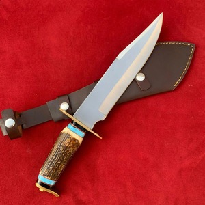 Cuchillo de Caza de Hoja Fija de Acero de Damasco con Punta Biselada, Mango de Cuerno de Ciervo y Funda de Cuero, 14 Pulgadas de Longitud Total - Product Image 1