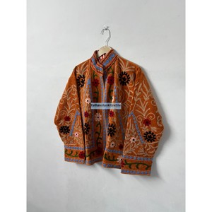 Blouson en velours brodé floral d'automne pour femme, col mandarin, manches longues, broderie artisanale - Product Image 2