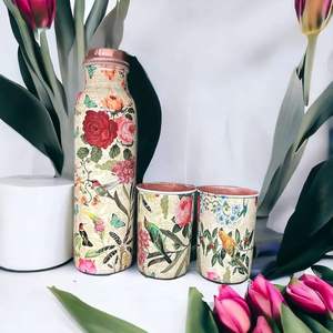 ชุดขวดน้ำทองแดงพิมพ์ลายสวนพฤกษศาสตร์สวยงาม ลายกุหลาบและนกฮัมมิงเบิร์ด - Product Image 1