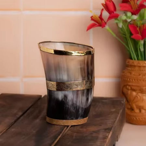 Verre à shot artisanal en corne de buffle, style animalier – Design Viking poli, durable et écologique – Mini-tasse portable en corne pour bière et vin - Product Image 1