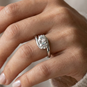 Anillo de Diamantes Redondos Reales de 0.30 TCW |   Diseño de Dos Piedras con Engaste de Garras en Oro Blanco |   Ropa Casual Elegante, Joyería Fina, Regalo para Mujer - Product Image 3