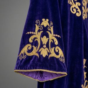 Robe de liturgie religieuse pour homme en satin blanc, broderie dorée, manches longues, couleur personnalisée, logo personnalisé - Product Image 2