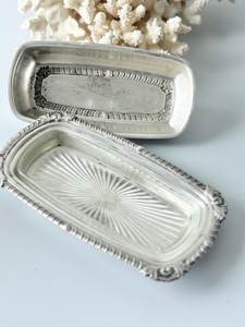 Platón para Mantequilla Crosby Plateado con Base de Vidrio - Product Image 4