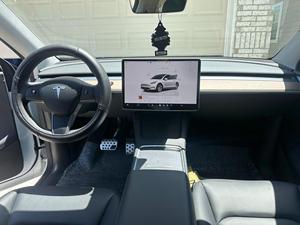 Tesla Model Y Long Range AWD SUV 2024 d'occasion, propre et parfait, prêt à être expédié dans le monde entier - Product Image 5