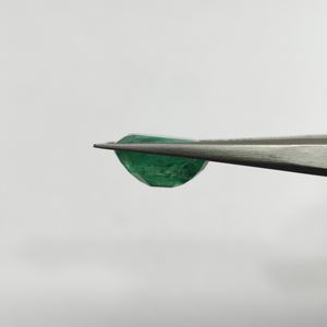 มรกตทรงคุชชั่นสีเขียว 6.81 กะรัต จากแซมเบีย ตามแผนภูมิพลอยราตติ 7.25 - Product Image 4