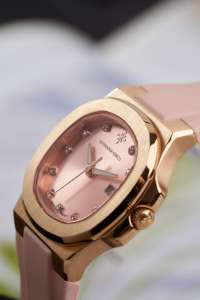 Montre de mode Alexander Ferros 6342R-16 avec mouvement à quartz, verre saphir, bracelet en caoutchouc de 32 mm, résistance à l'eau de 50 m, acier inoxydable - Product Image 4