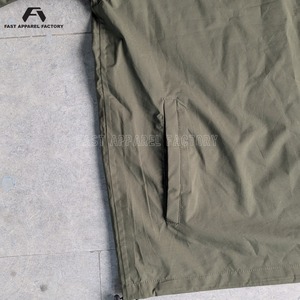 Veste coupe-vent active pour homme en nylon, fabriquée avec un tissu en nylon léger, résistante au vent et respirante, idéale pour les sports et les activités de plein air. - Product Image 5