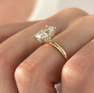 Anillo de Compromiso Solitario con Diamante Cultivado en Laboratorio, Corte Esmeralda de 4.5 Quilates, Chapado en Oro de 14K, Certificado IGI, Regalo para Ella, para Bodas y Fiestas - Product Image 2
