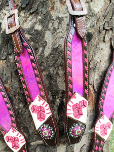 Ensemble de têtière et de peitorale pour cheval en cuir western rose de qualité supérieure avec conchos anciens et motif de cartes de poker, fait main - Product Image 2