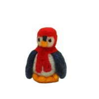 Peluche pingouin en feutre de laine faite à la main - Douce et câline avec écharpe rouge, idéale pour les jeux des enfants et la décoration de la chambre d'enfant