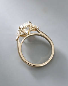 Anillo de Diamantes Ovalado de Lujo con Piedras Laterales Marquise y Redondas, Oro Amarillo, Elegante Anillo de Compromiso y Boda para Mujer, Joyería Fina - Product Image 3