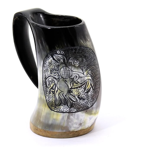 Mug en corne de buffle au design élégant, en résine et bois, idéal pour boire, avec finition naturelle / support - Product Image 2