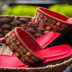 Chappals Kolhapuri pour femmes de qualité supérieure, durables, imperméables, fabriqués par des artisans professionnels, en cuir véritable, légers - Product Image 5