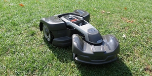 Tondeuse à gazon robotisée Husqvarna Automower 435X AWD de qualité supérieure, à transmission intégrale, capable de gérer les pentes, avec navigation intelligente - Product Image 6