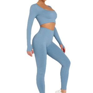 Ensemble de sport 2 pièces tendance pour femme, haut sans couture à manches longues et legging taille haute, bleu acier, avec logo frontal - Product Image 3