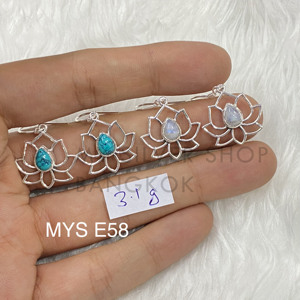 Prêt à expédier : Boucles d'oreilles pendantes en argent sterling 925 avec cabochon en pierre de lune, en stock, faible MOQ - Product Image 1