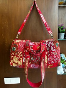 Indian Luxury Handmade Cotton Quilted Hand Block Floral Printed Reversible <b>Medium</b> <b>Size</b> High Quality Boho Duffle <b>Bag</b> Women's Zip - Product Image 4