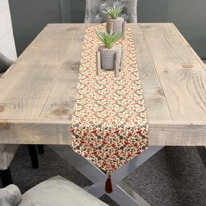 Camino de Mesa de Rayón Ecológico con Bordado Floral Personalizable de Lujo y Borlas para Decoración del Hogar - Product Image 4