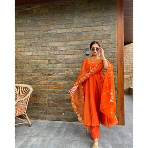 Top de fête-Ensemble Pent et Dupatta Coin Lace Bordure Taille XL - Product Image 6