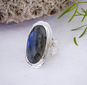 Bague Statement Ovale Grande en Labradorite Naturelle avec Sertissage en Argent Sterling 925, Style Bohème, pour Femme - Product Image 6