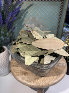 Feuilles de Laurier Indien Naturelles Brutes (Tej Patta) Entières Séchées, Forme Allongée, du Rajasthan, pour l'Industrie Alimentaire – Vente en Gros - Product Image 1