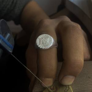 Anillo Escolar BOJ 084, Anillo Universitario y de Colegio, Anillo de Graduación para Mujer, Anillo Personalizado con Año de Graduación, Anillo en Oferta a Bajo Precio - Product Image 4