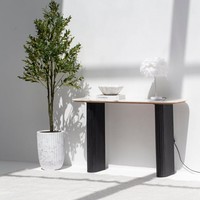 Table console Vandana Lunaris en marbre mérinos avec pieds en bois noir, design moderne et luxueux