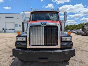 Tracteur routier diesel commercial 6x4, camion lourd pour services professionnels de transport routier - Product Image 3