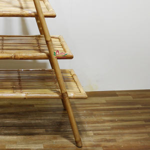 Étagère à échelle en rotin durable avec trois niveaux, étagère artisanale pour le rangement et la décoration - Product Image 2