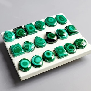หินอัญมณี Malachite ธรรมชาติ Cabochon สำหรับการรักษาการเติบโตของธุรกิจเรกิการทำสมาธิแบบสงบ - Product Image 2