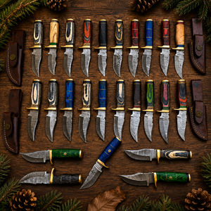 Cuchillo de caza de hoja fija de acero de Damasco forjado a mano DIY OEM de venta caliente con mango de madera Pakka y funda de cuero, afilado como una navaja. - Product Image 1
