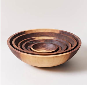 Impressionnant bol de service en bois naturel, idéal pour les dîners, offrant un charme rustique et un style fonctionnel. - Product Image 2