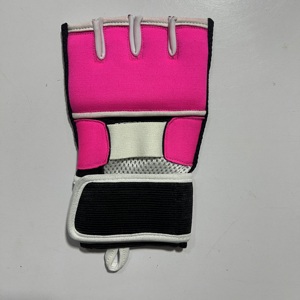 Guantes de Boxeo de Neopreno Rosa y Negro sin Dedos, Soporte de Muñeca Ajustable, Protección de Palma Transpirable con Malla, Unisex - Product Image 2
