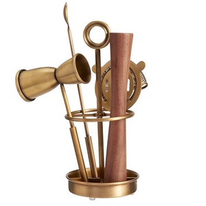 Juego de Bar de Lujo en Dorado - Kit de Coctelería de Acero Inoxidable 304 con Coctelera, Accesorios, Mortero de Madera y Soporte Organizador - Product Image 1