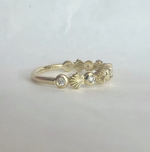 Anillo de Oro de 14K con Diamantes en Forma de Concha de Vieira, 0.19ctw, Bisel Redondo, Diamante Cultivado en Laboratorio, Anillo de Boda, Anillo Apilable con Diseño Náutico Costero - Product Image 2