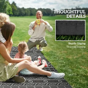 Tapis d'extérieur réversible géométrique noir et gris en paille plastique imperméable avec sac de transport 6 x 9 - Product Image 6