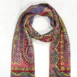 Écharpe en Chiffon Imprimé Numérique Paisley Bohème Exotique, Multicolore Vibrant, Hijab Ethnique en Soie Pure Légère 90x90 cm - Product Image 1